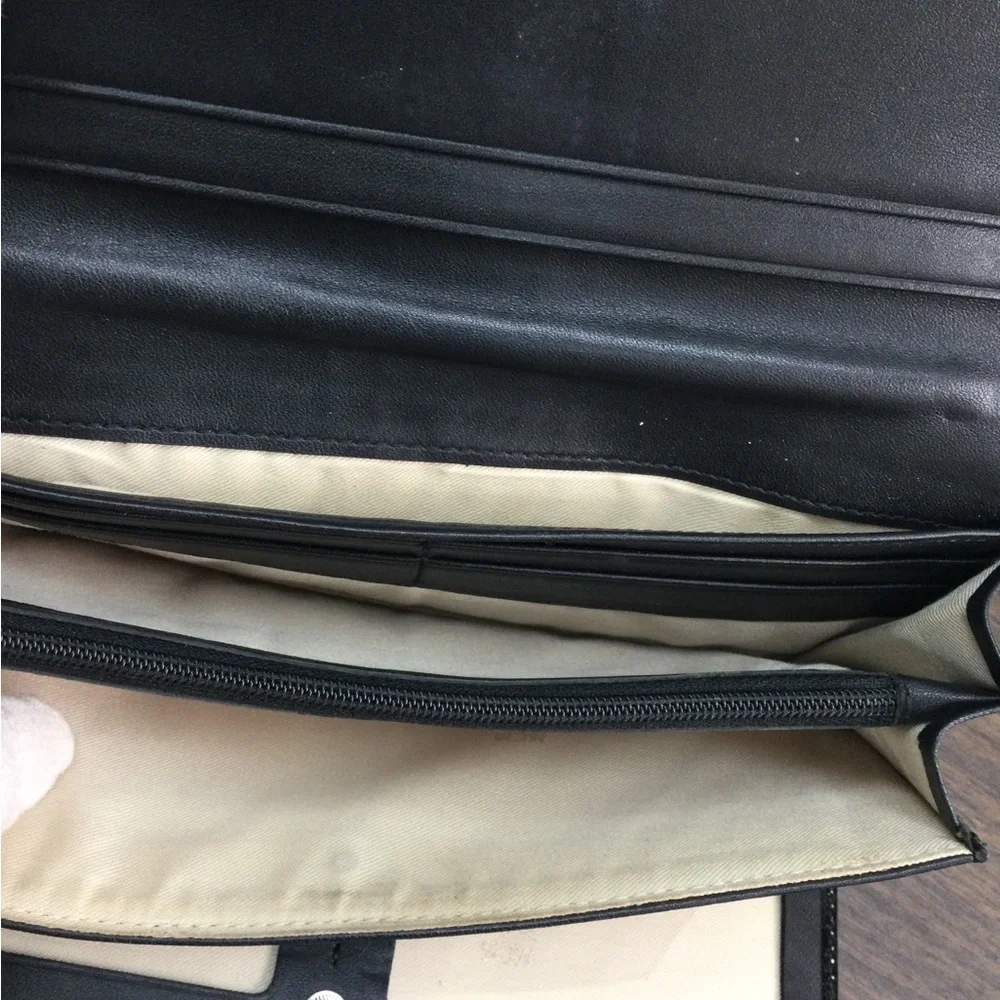 GUC MCM Black Women's Leather Wallet Clutch - Designer Plate Accent